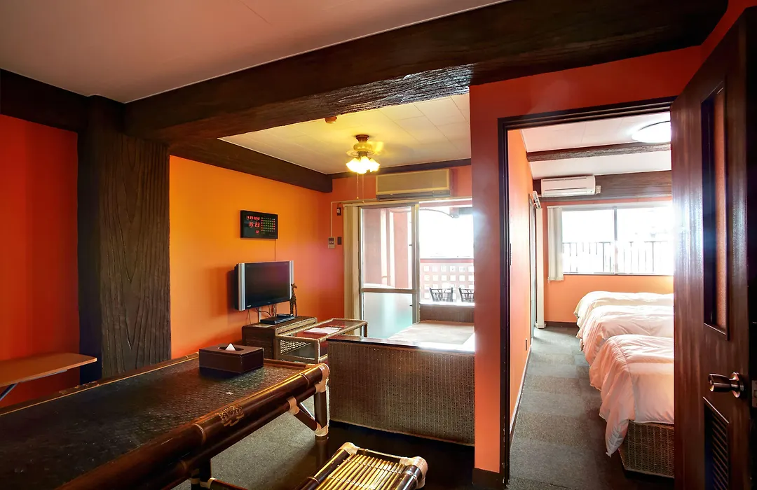 Royal Hotel-1