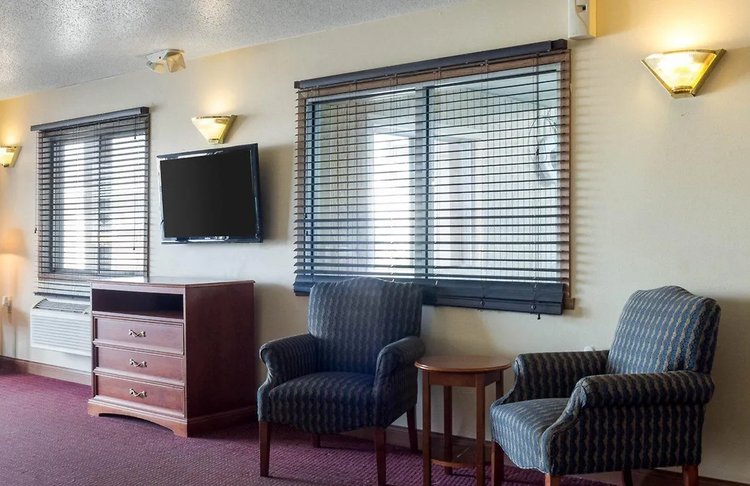 Rodeway Inn West Fargo Main Ave-1