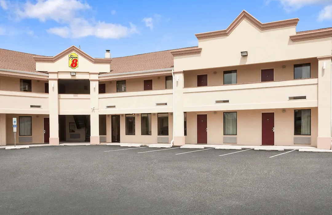 Super 8 By Wyndham Rahway/Newark-1