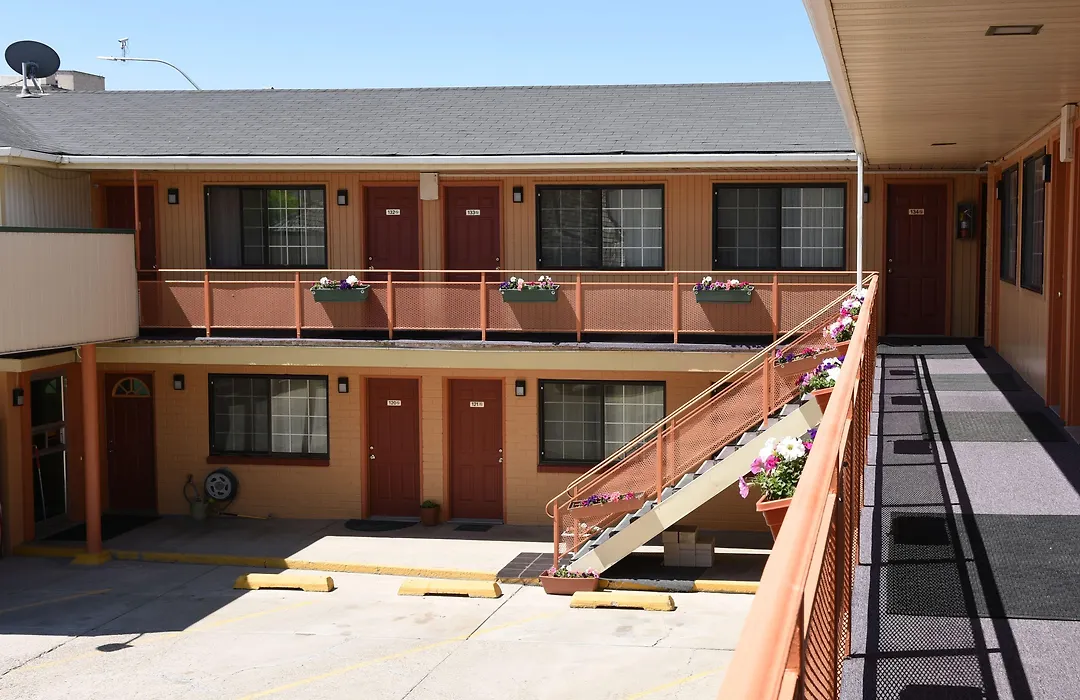 Esquire Inn-1