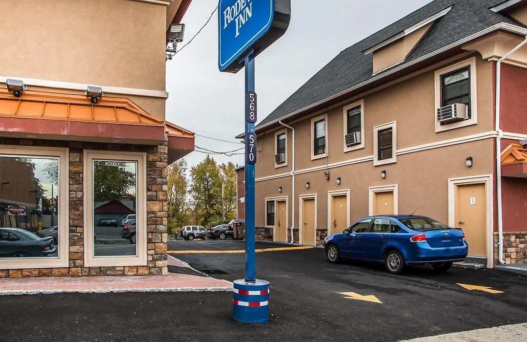 Rodeway Inn Belleville-1
