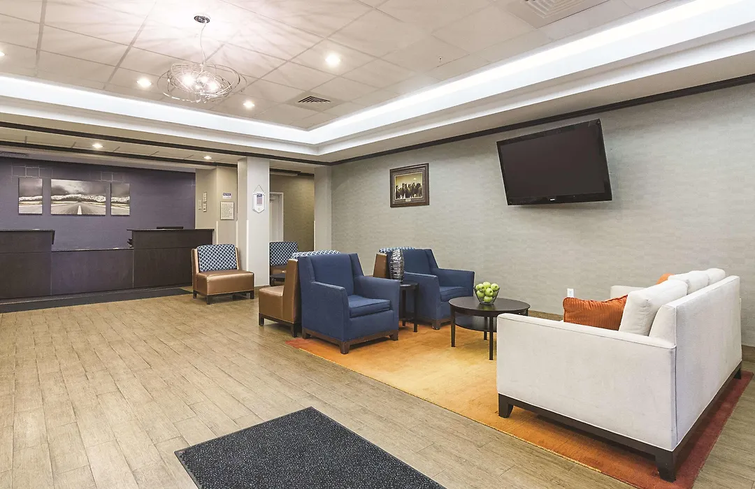 La Quinta Inn & Suites Casino And Bar By Wyndham Glendive-1