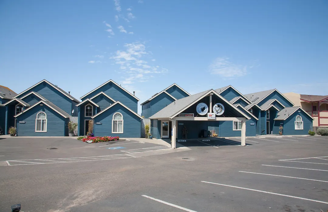 Surf And Sand Lodge-1