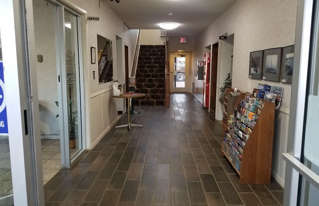 Island Inn-1