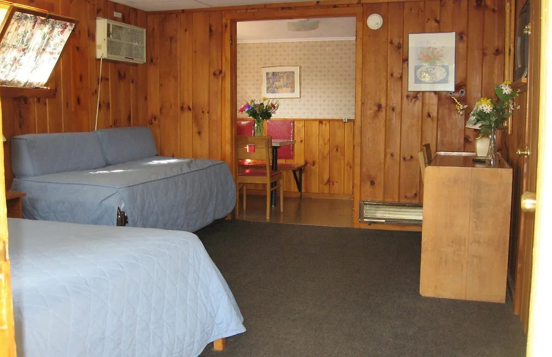 Amber Lantern Motel-1