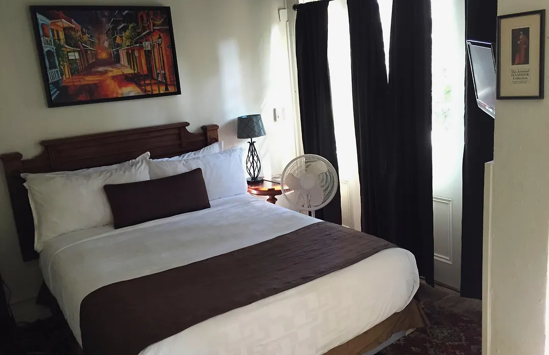 Lafitte Hotel & Bar-1