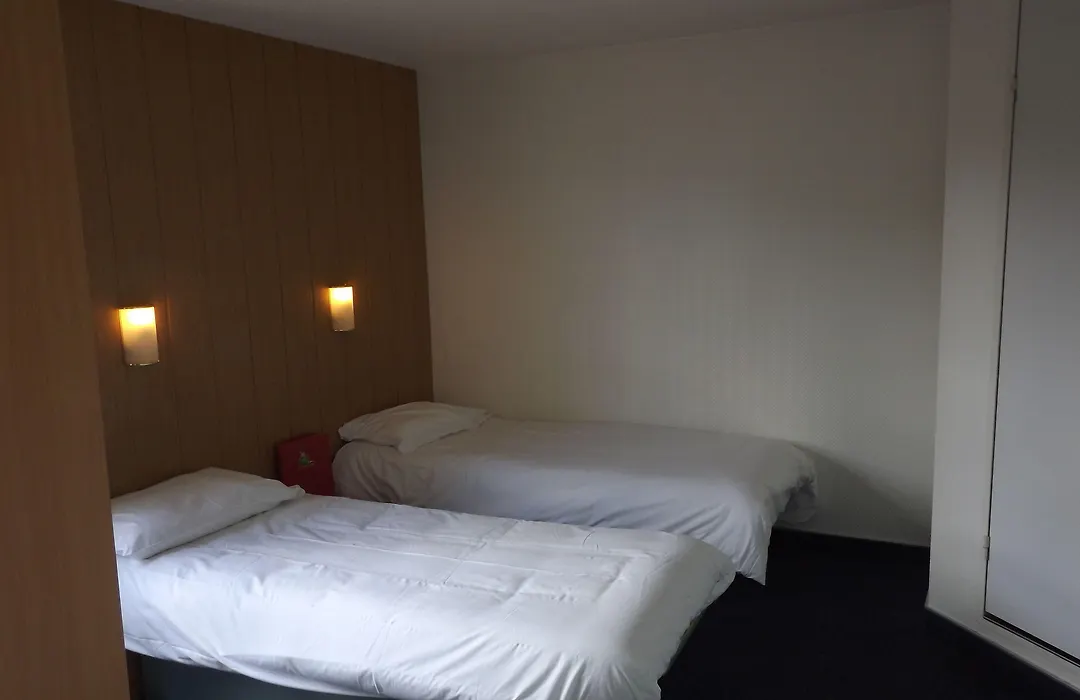 Brit Hotel Essentiel Pau Lescar-1