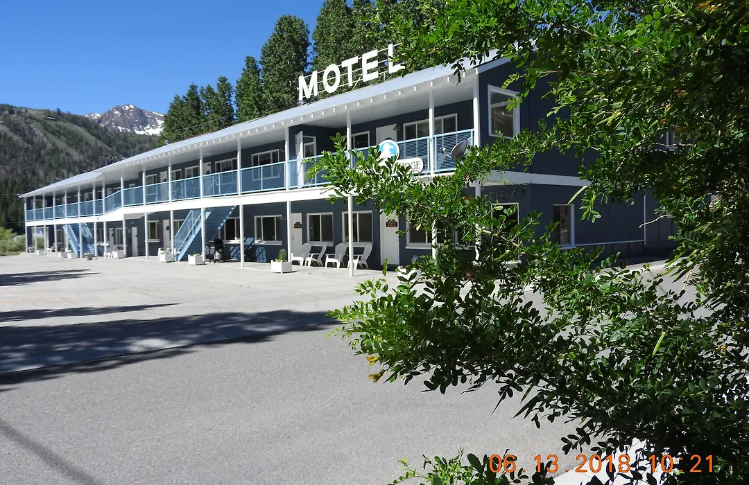 Gull Lake Lodge-1