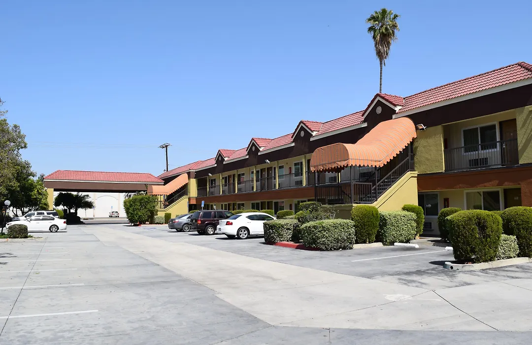 Budget Inn-1