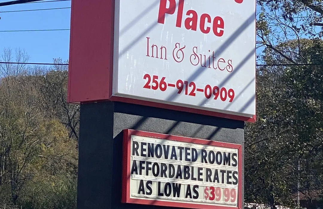 Traveler'S Place Inn & Suites-1