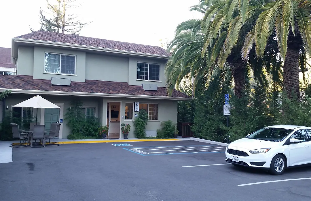 Marin Lodge-1