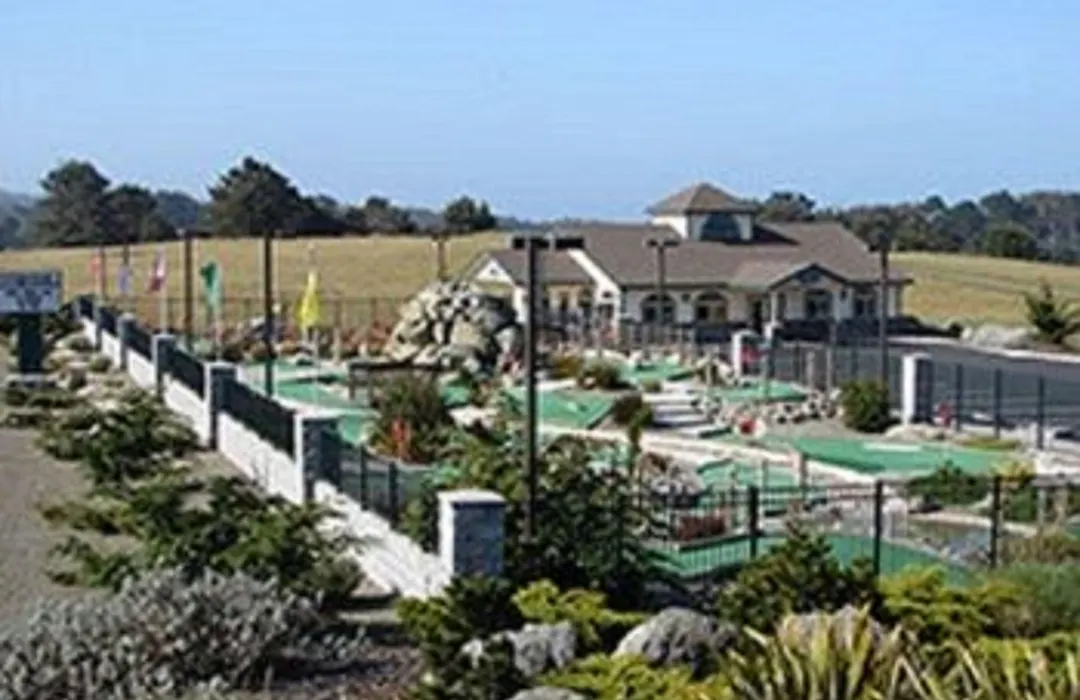 Emerald Dolphin Inn & Mini Golf-1