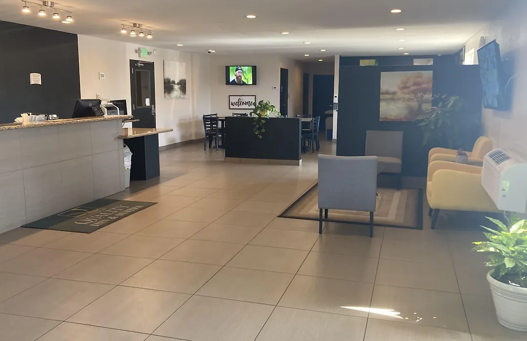 Quality Inn & Suites Near Downtown Bakersfield-1