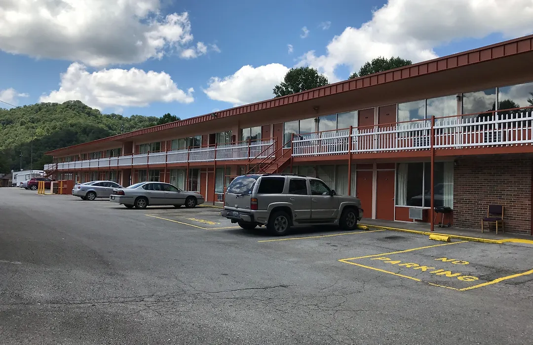 Daniel Boone Motor Inn-1
