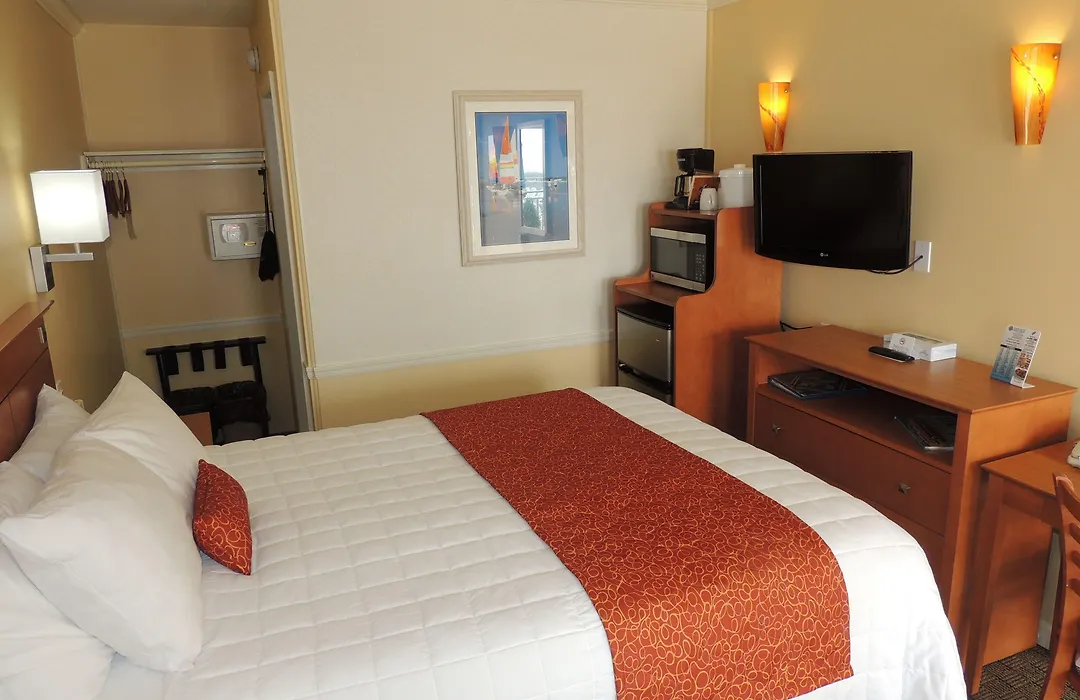Fleur De Lis Beach Motel-1