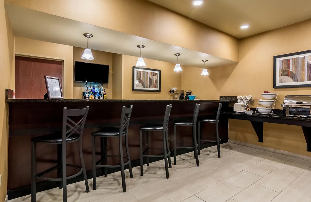 Cobblestone Hotel & Suites - Harborcreek-1