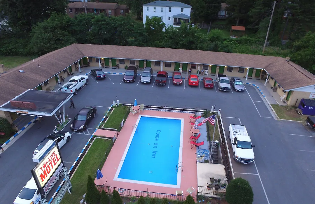 Twi-Lite Inn-1