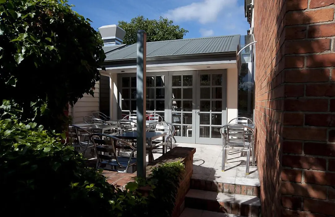 Lowena Cafe And Accommodation-1