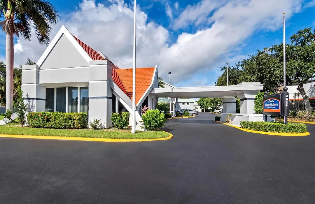 Howard Johnson By Wyndham Vero Beach / Downtown-1