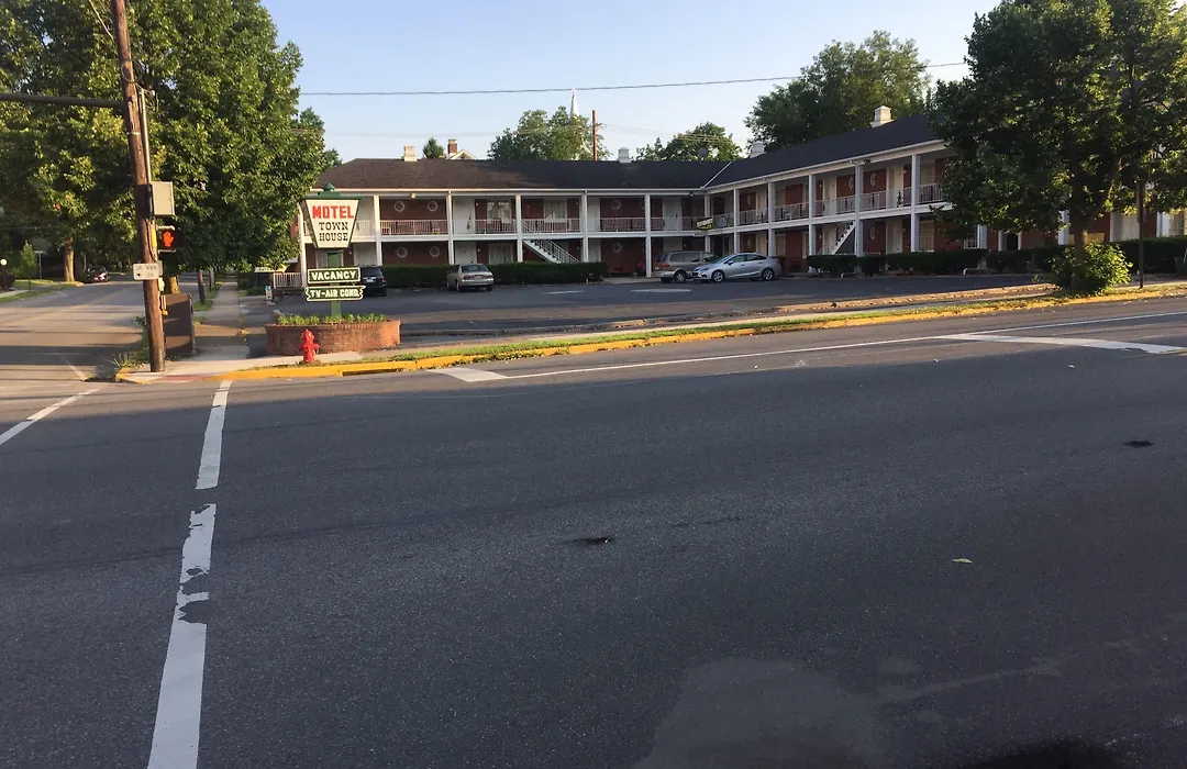 Motel Town House-1