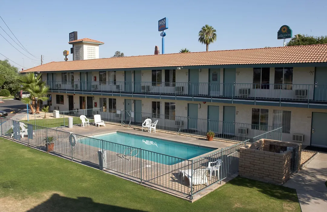 Days-Inn By Wyndham Bakersfield-1