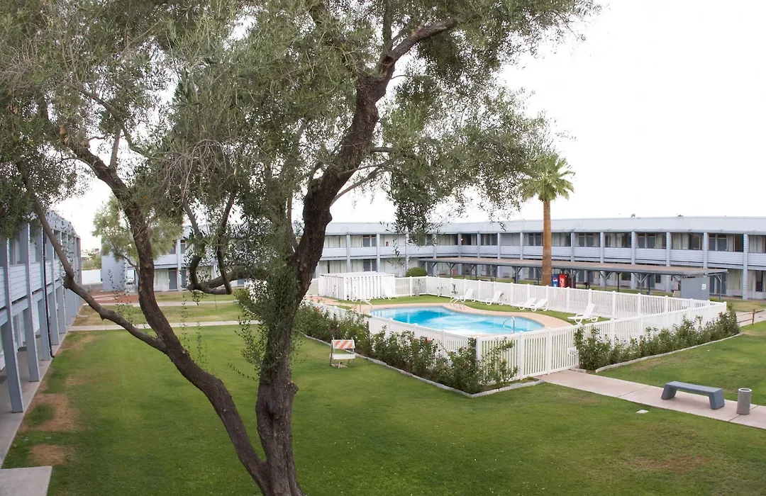 Ez 8 Motel Airporter-1