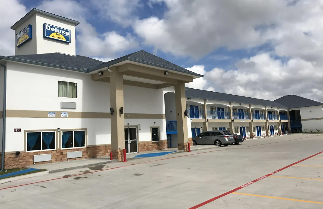 Deluxe Inn & Suites - Baytown-1