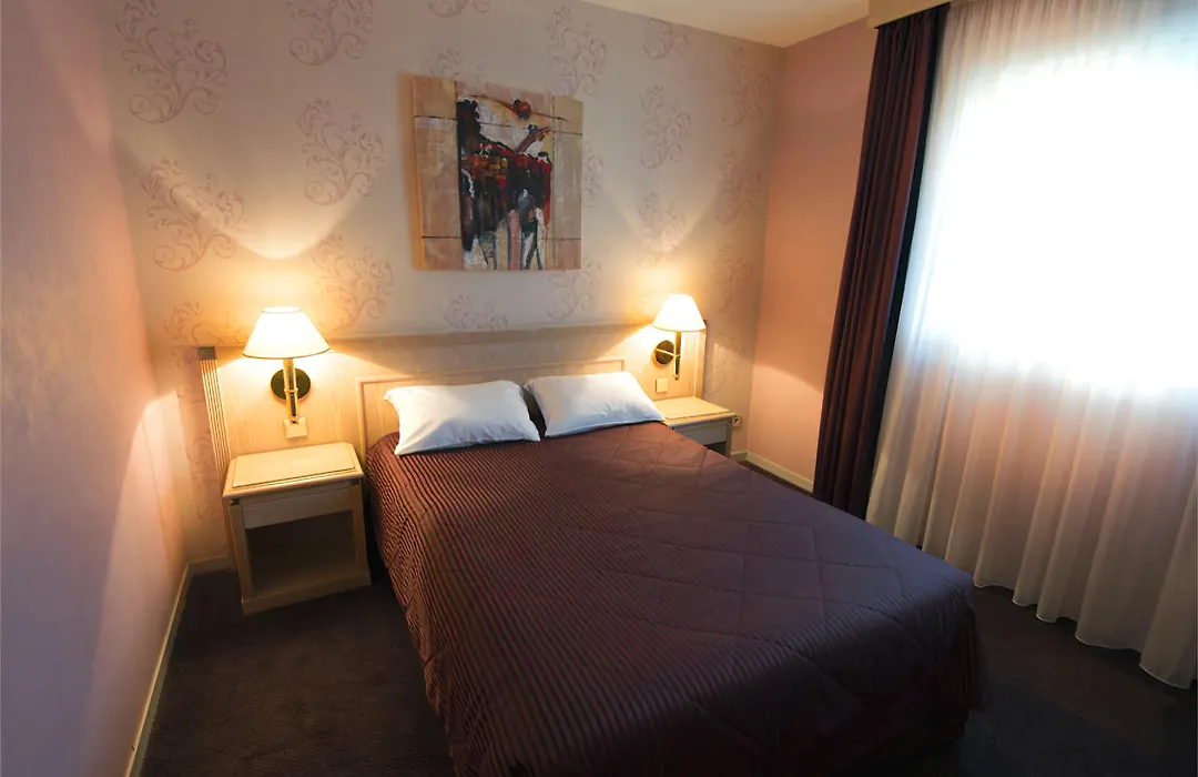 Le Manoir-1