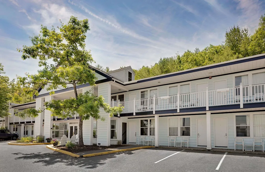 Days Inn By Wyndham Bar Harbor-1