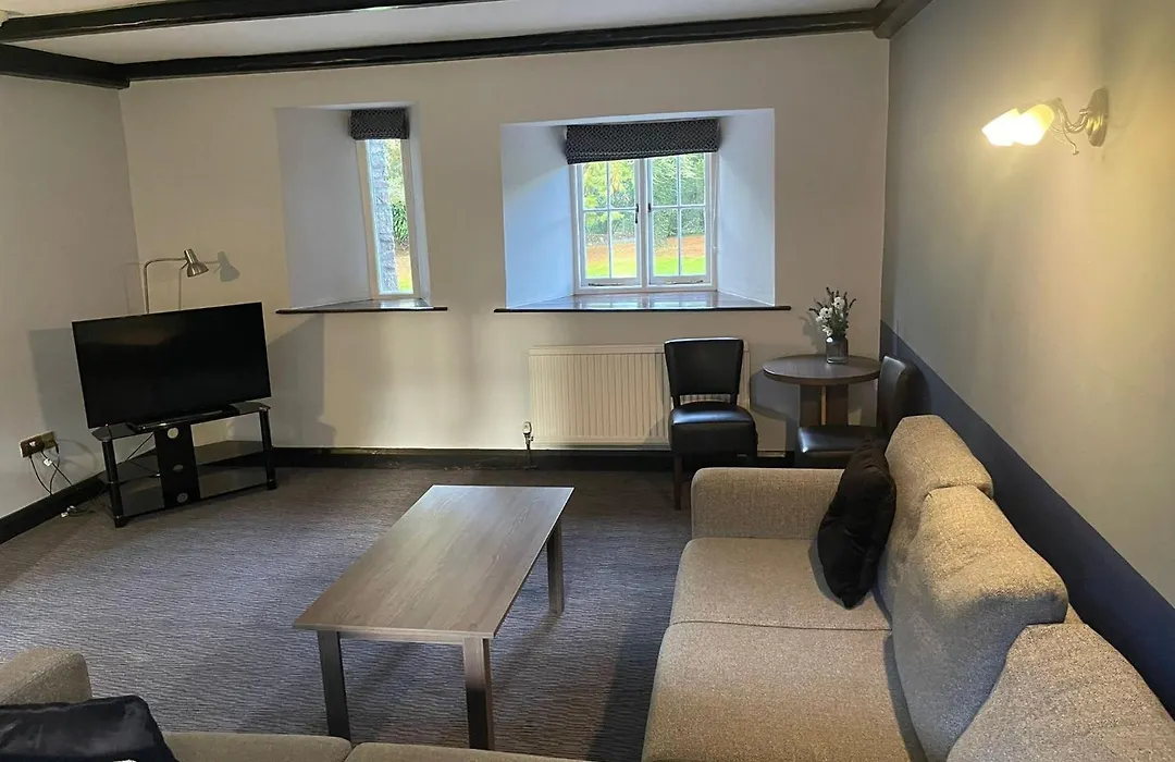Cwrt Bleddyn Hotel & Spa-1