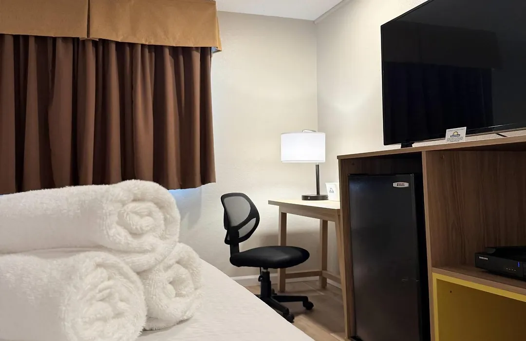 Days Inn By Wyndham Torrington-1