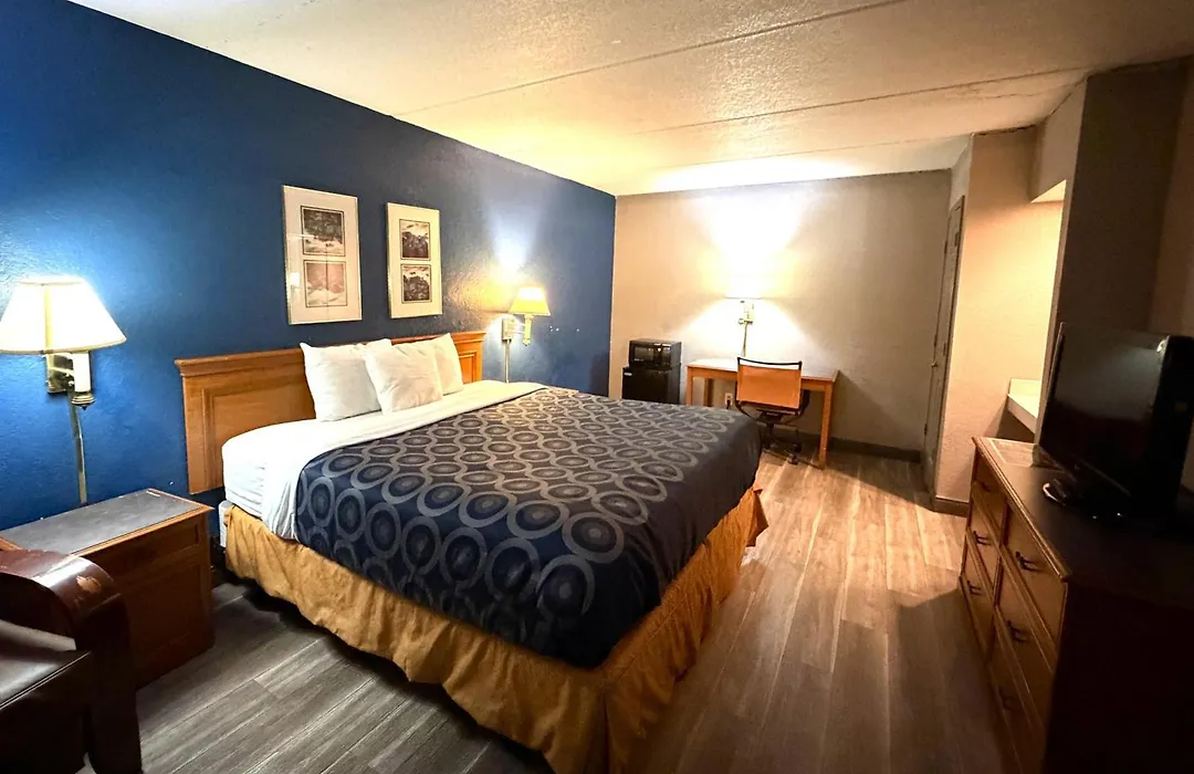Townhouse Garden Inn & Suites San Antonio I 35-1