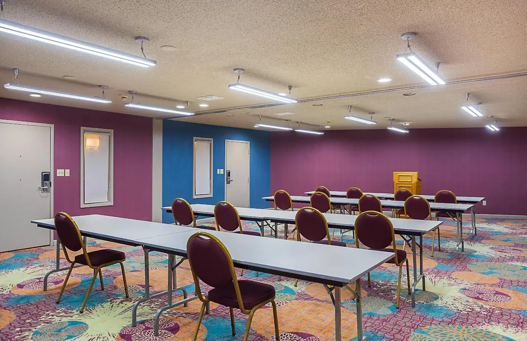 Clarion Inn & Suites Evansville Eastland Area-1