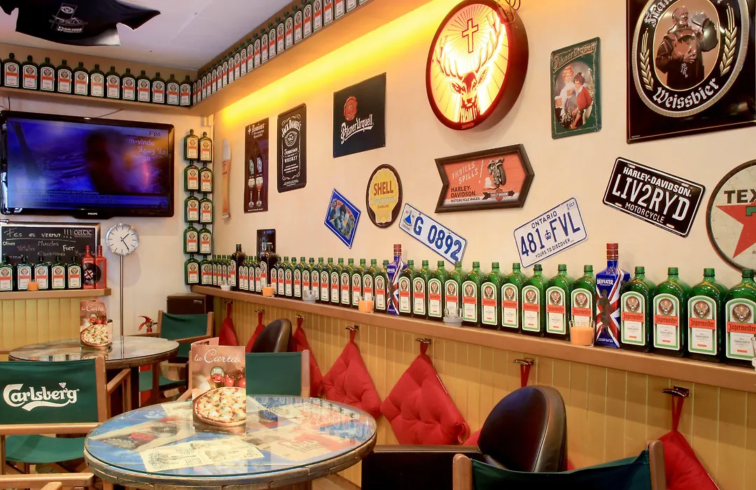 Barri Antic Hostel & Pub-1