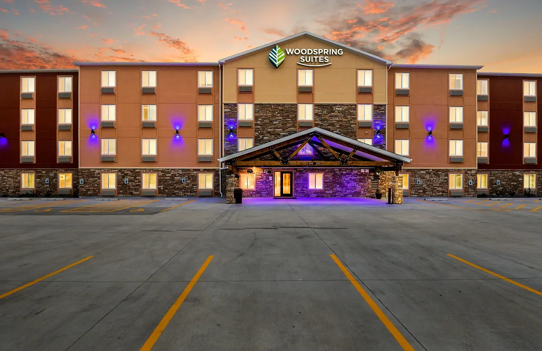 Woodspring Suites Davenport Quad Cities-1