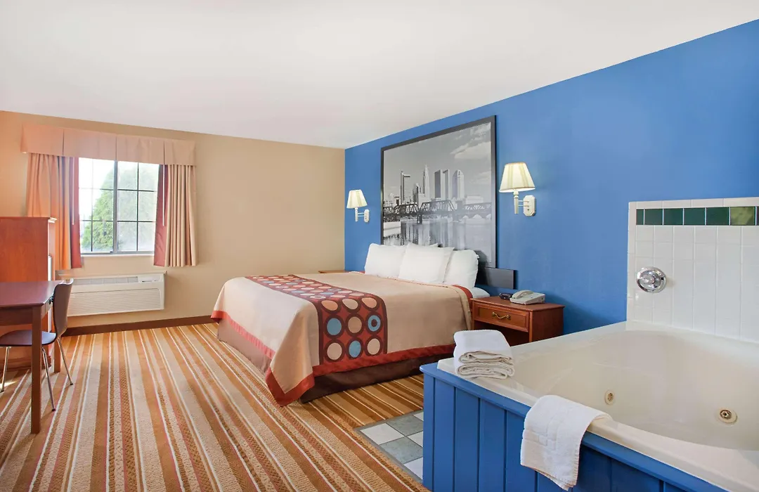 Super 8 By Wyndham Defiance-1