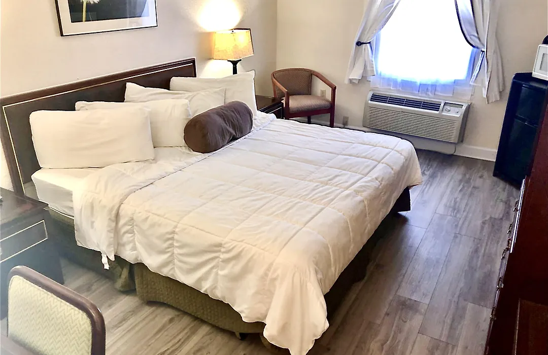 Bicentennial Inn-1