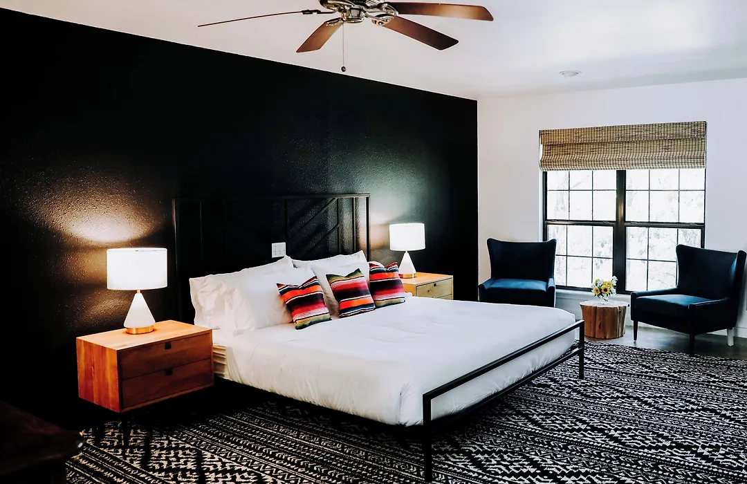 Wimberley Inn & Bar-1