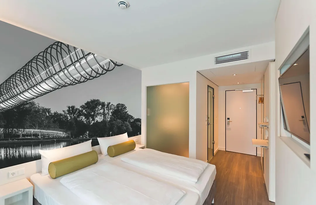Super 8 by Wyndham Oberhausen am Centro-1