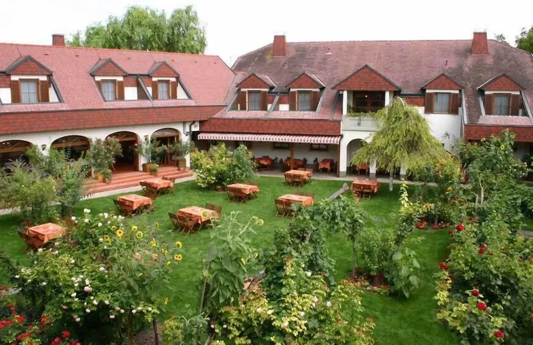 Hotel Weingut Rosenhof-1