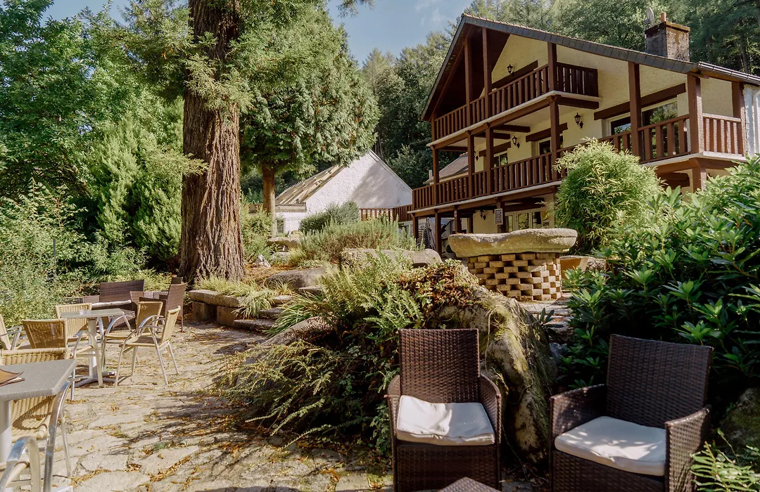 Logis Auberge de Pont Calleck-1