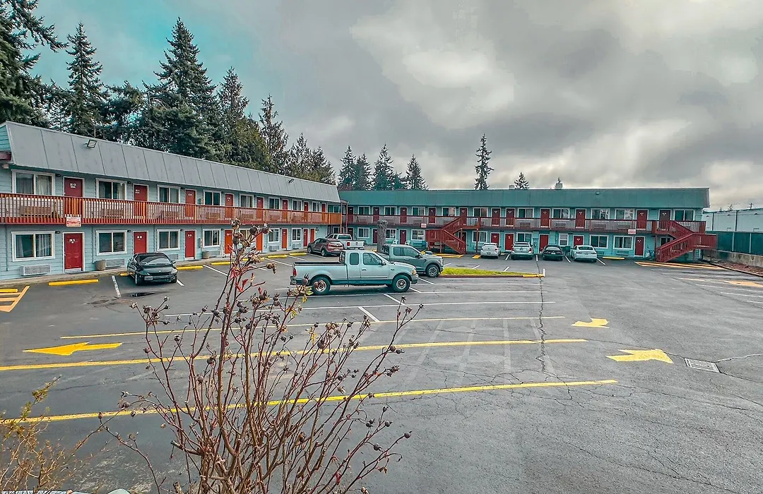 Emerald Best Motel-1