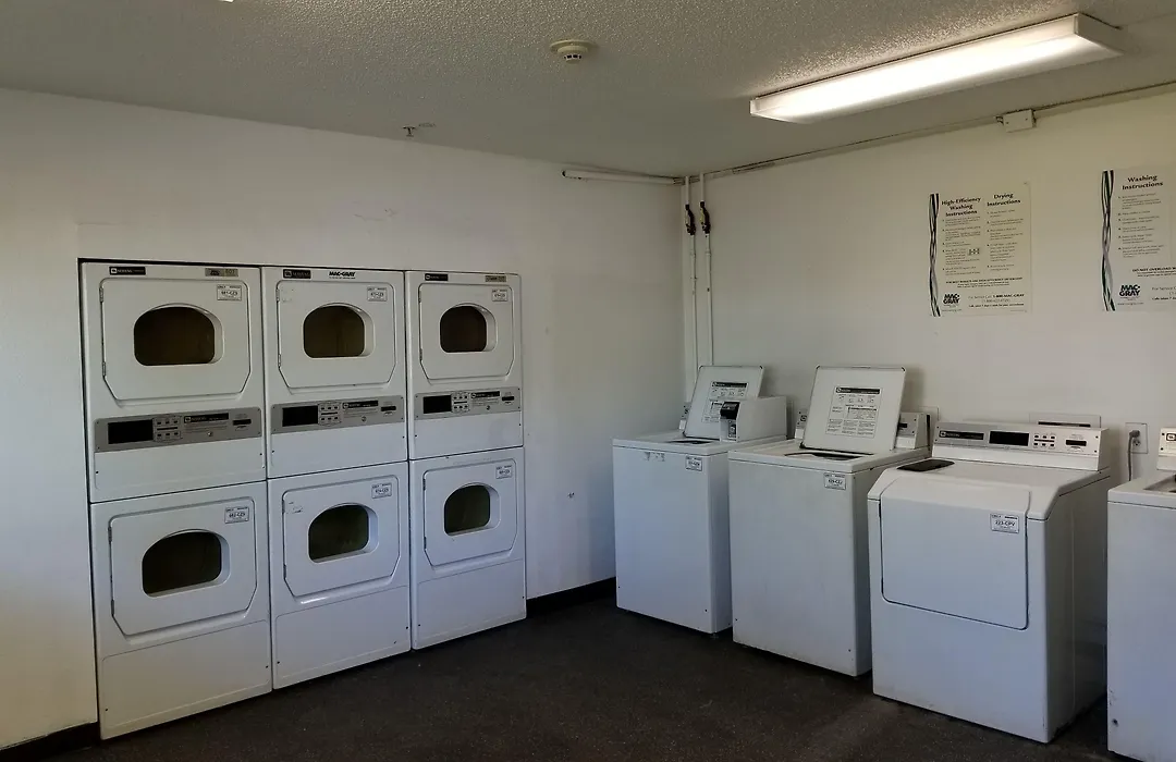 Intown Suites Extended Stay Tampa Fl-1