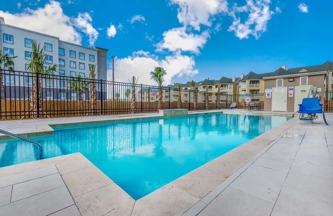 La Quinta Inn & Suites By Wyndham Galveston West Seawall-1