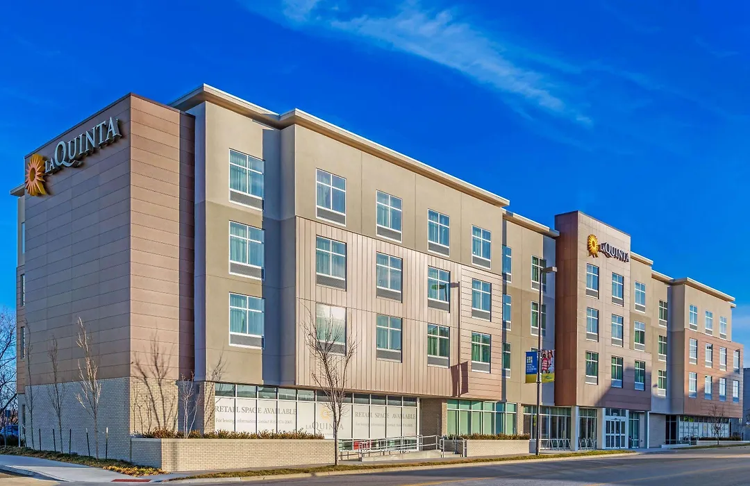 La Quinta Inn & Suites By Wyndham Kansas City Beacon Hill-1