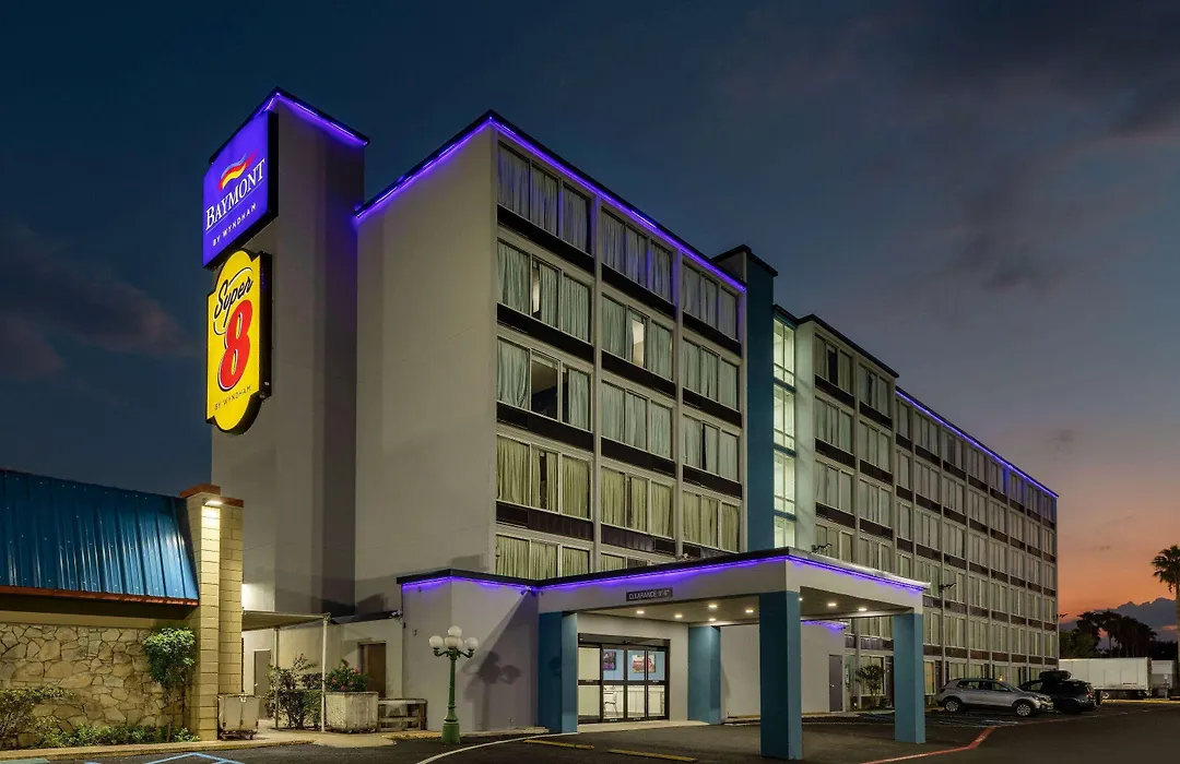 Baymont By Wyndham Laredo-1