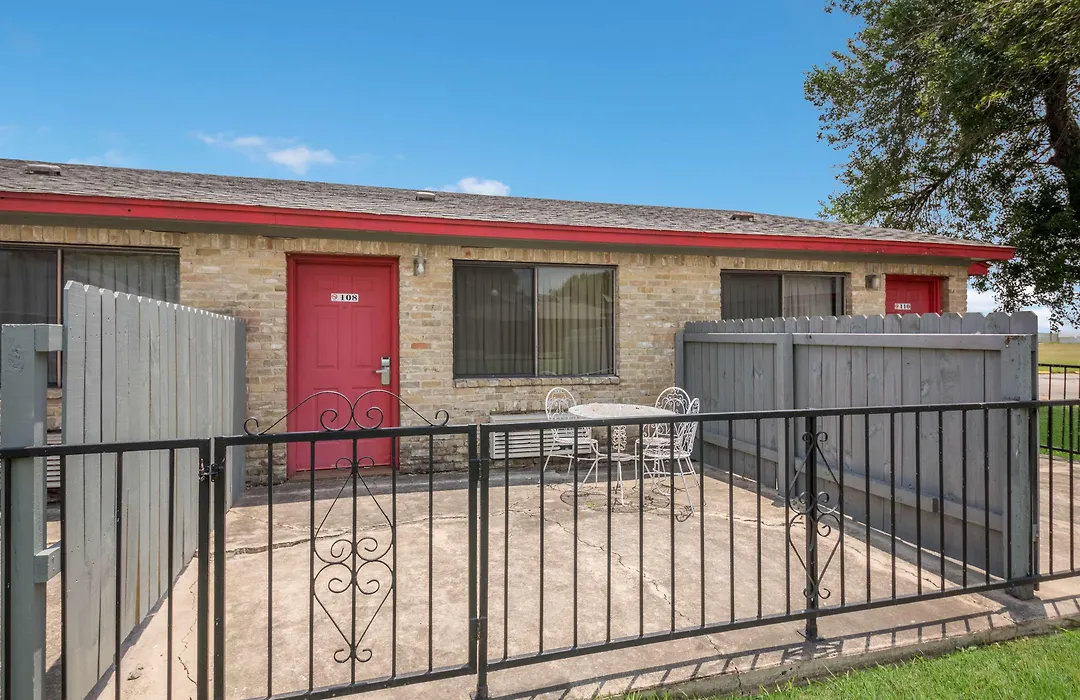 Americas Best Value Inn Lockhart Tx-1
