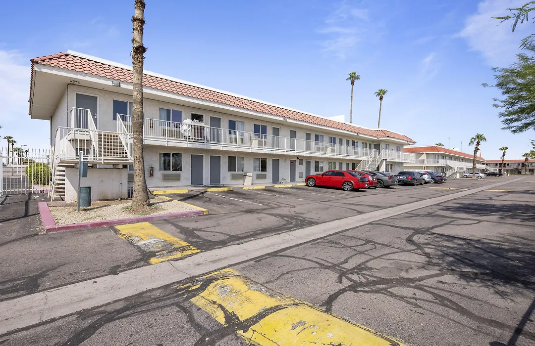 Super 8 By Wyndham Phoenix West-1
