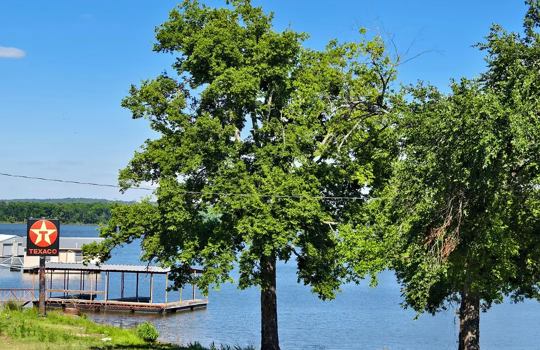 Lake Hudson Inn-1