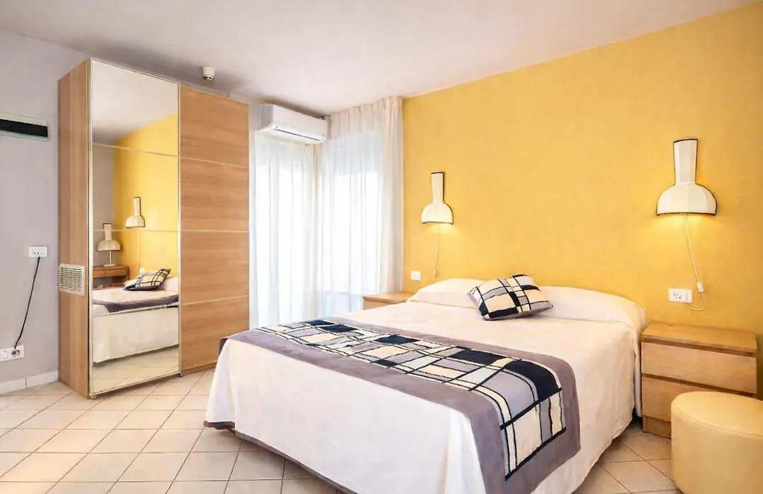 HOTEL TRIONFAL - Fronte Mare - Vicinissimi al Centro-1